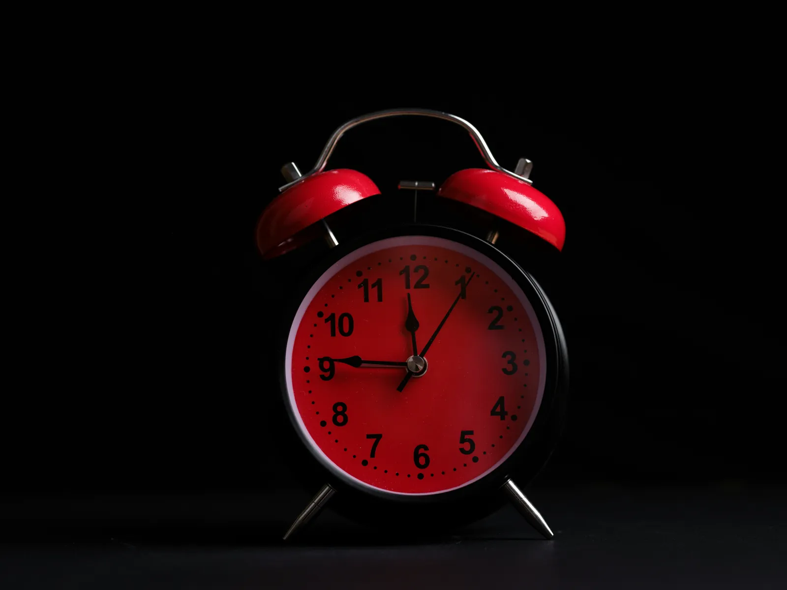 um relógio vermelho - quanto tempo duram os shelf exams