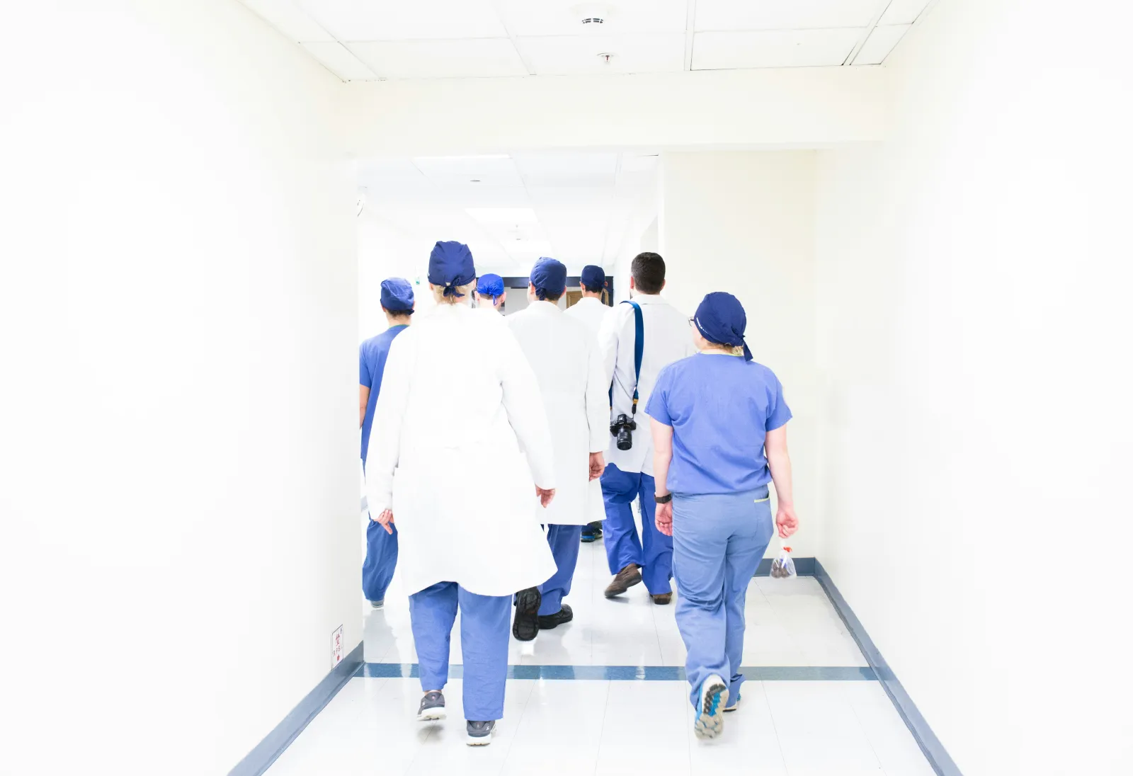 medici întorcându-se la birouri - rotații clinice în facultatea de medicină